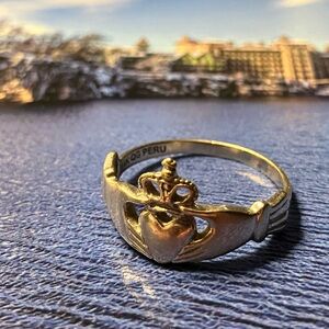 14 K White Gold Claddagh Ring